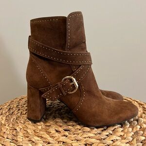 😎😎SOLD😎😎 Ann Taylor Leather Booties